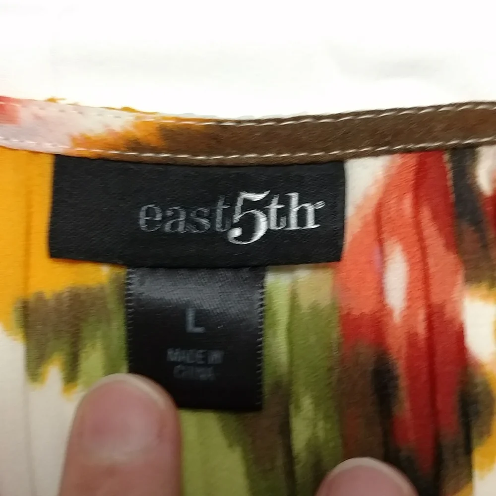 East 5th Ruffled Short Sleeve Blouse - Picture 4 of 7